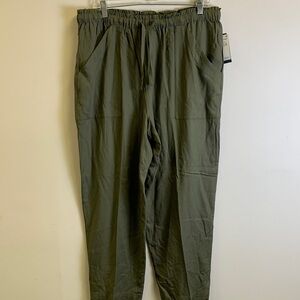 Melrose and Market Sage Green Ankle Pants
